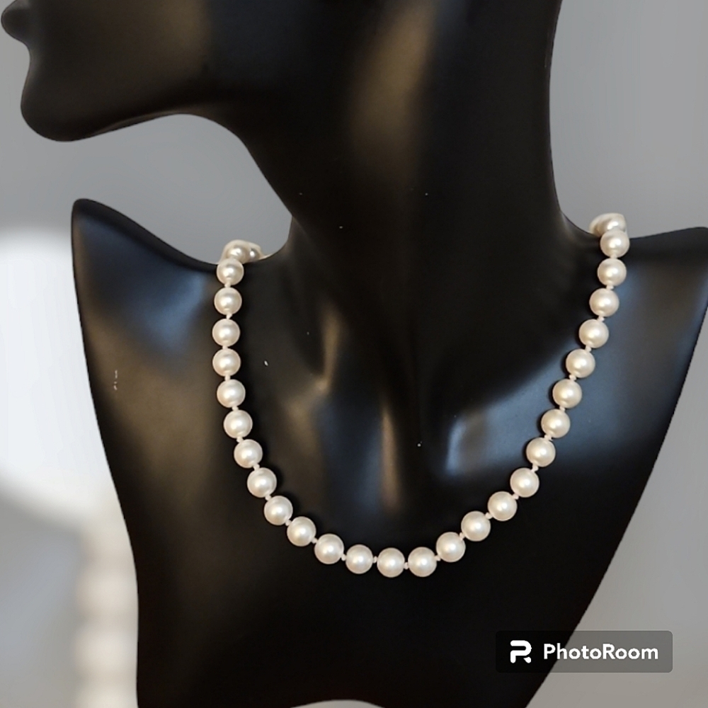 ROMAN COMPANY RMN White Knotted Glass Pearl Landgirl Necklace